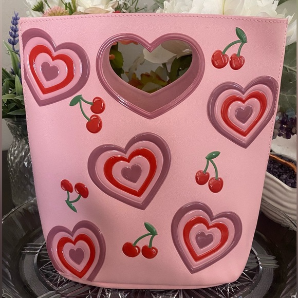 Bath & Body Works Handbags - 🆕♥️ BATH & BODY WORKS BODY CARE & COSMETIC REUSABLE TOTE/GIFT BAG. BRAND NEW!